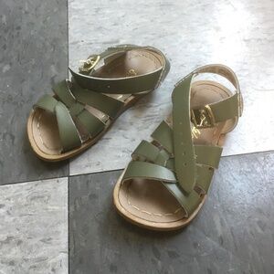 toddler Salt Water sandals, size 7